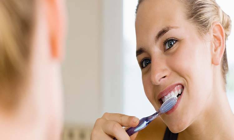 Don't brush your teeth in morning, Celebrity Dentist Tells People