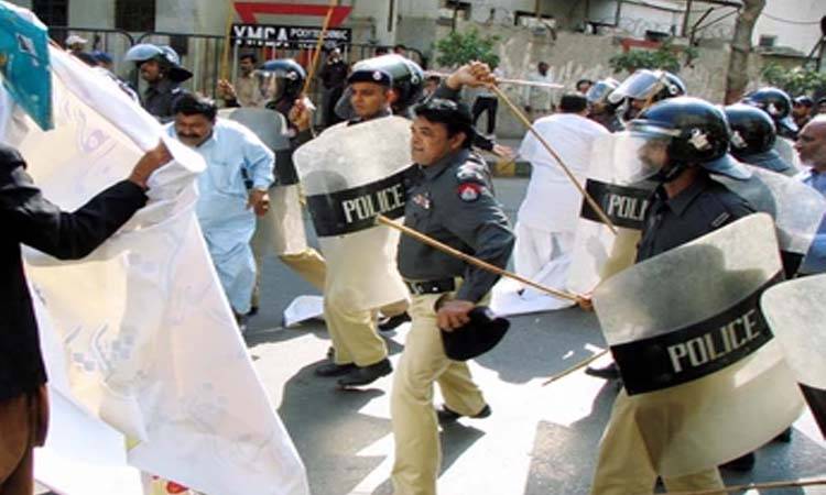 Students, police officials injure in clash outside PMC