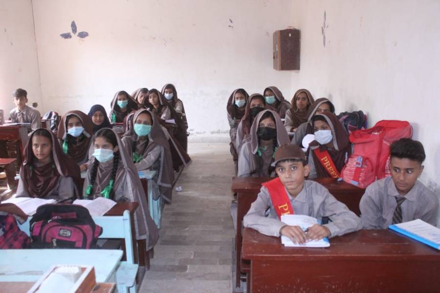 Baqai Dental College on educational day trip to Khuda Ki Basti