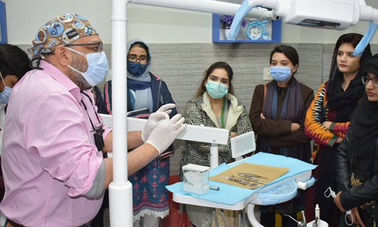 PDA Gujranwala conducts endodontic session for young dentists