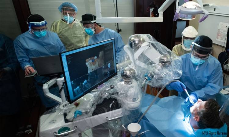 Students perform robot-assisted dental implant surgery 