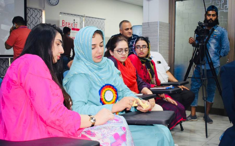 PDA Gujranwala organises workshop on mono dental implants