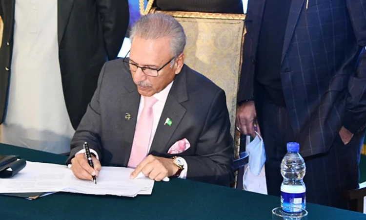 President Arif Alvi approves PMDC Bill 2022