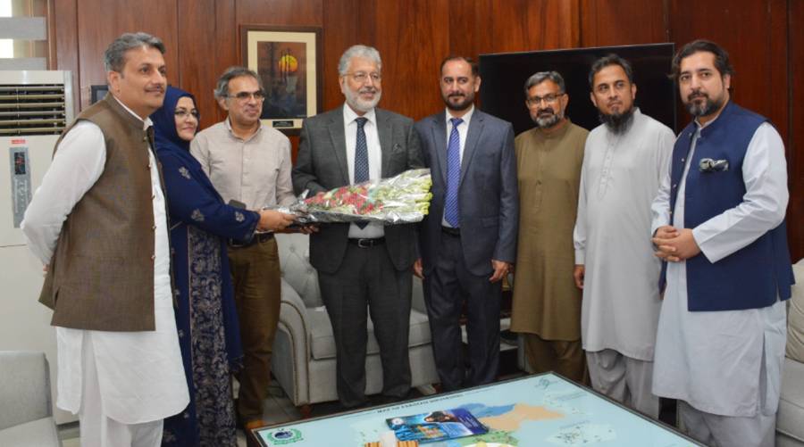 Dr Mukhtar gets extension as HEC chairman 