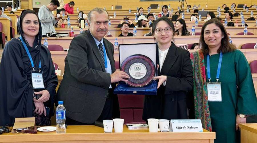 UHS delegation attends SSAMESA moot at KMU, China