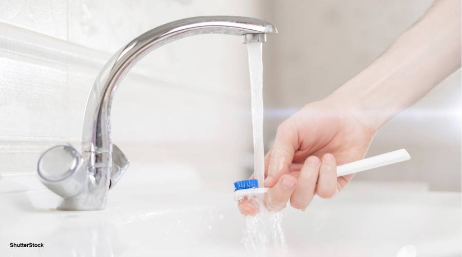 How to clean your toothbrush: Easy, effective tips